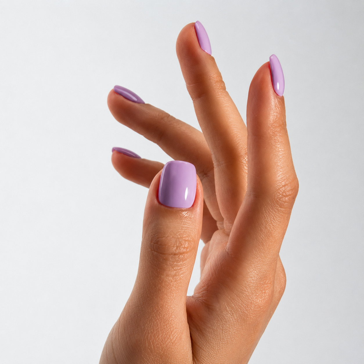 Gel polish: color and finish on the natural nail.